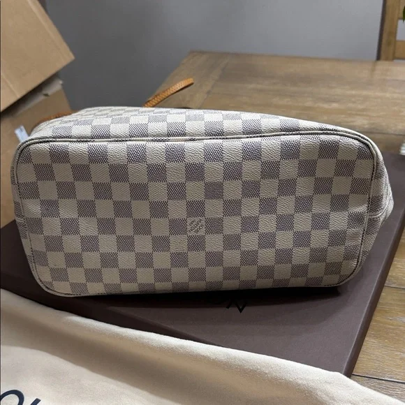 Louis Vuitton MM - Picture 6 of 11